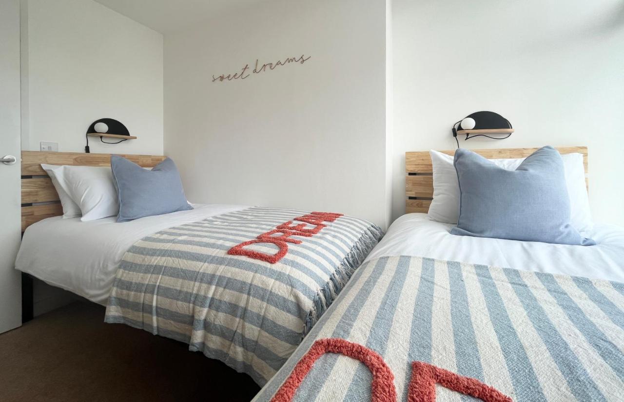 Apres Beach Apartment Sleeps 4 Penzance Exterior photo
