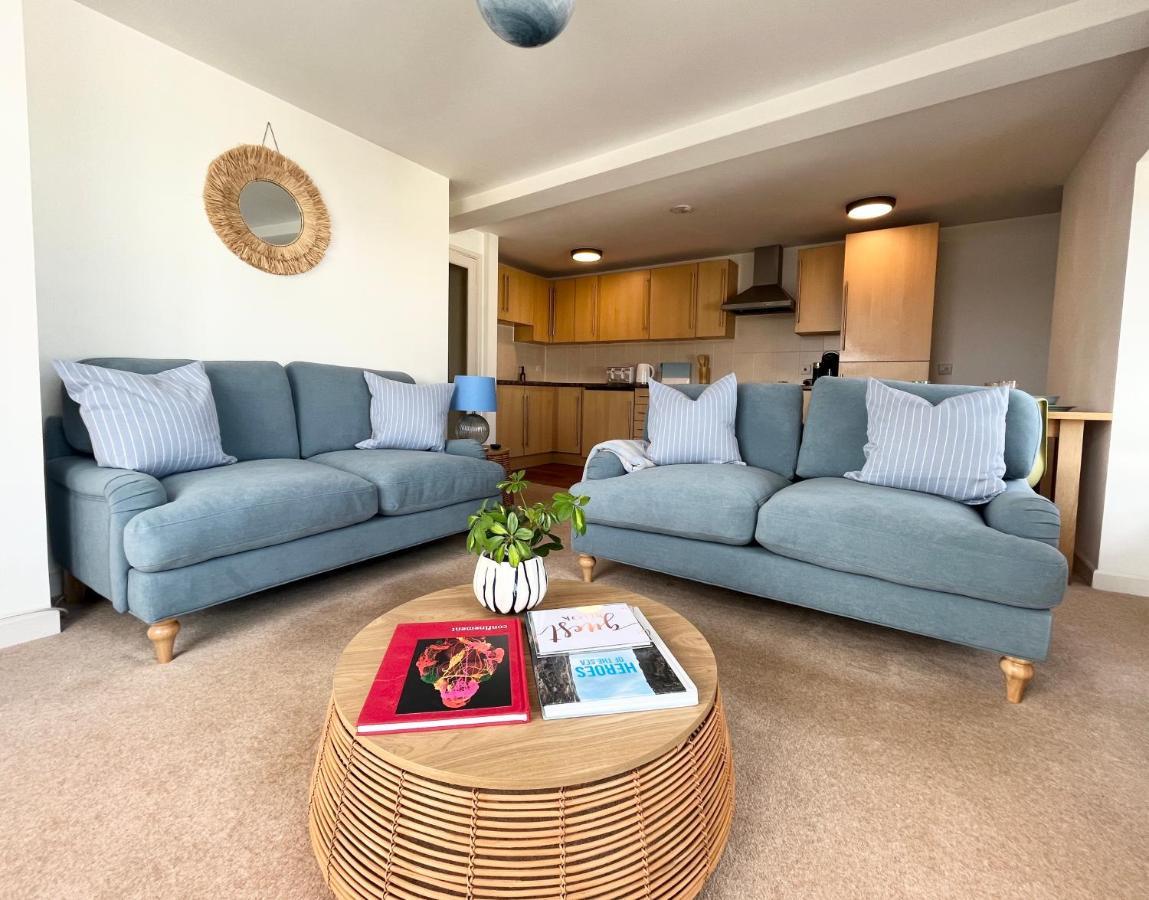 Apres Beach Apartment Sleeps 4 Penzance Exterior photo