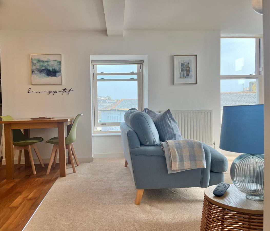 Apres Beach Apartment Sleeps 4 Penzance Exterior photo