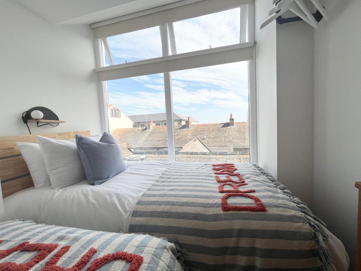 Apres Beach Apartment Sleeps 4 Penzance Exterior photo