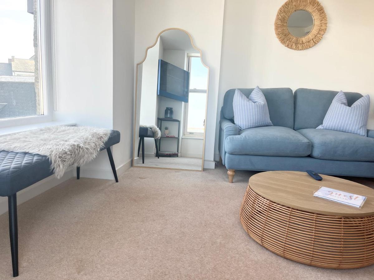 Apres Beach Apartment Sleeps 4 Penzance Exterior photo
