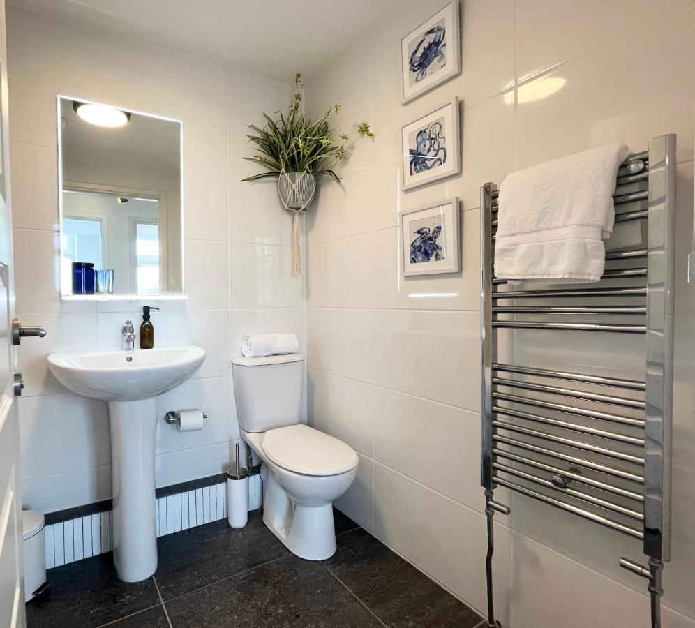 Apres Beach Apartment Sleeps 4 Penzance Exterior photo