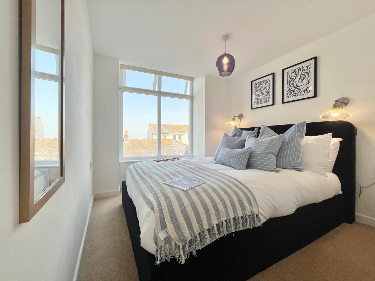 Apres Beach Apartment Sleeps 4 Penzance Exterior photo
