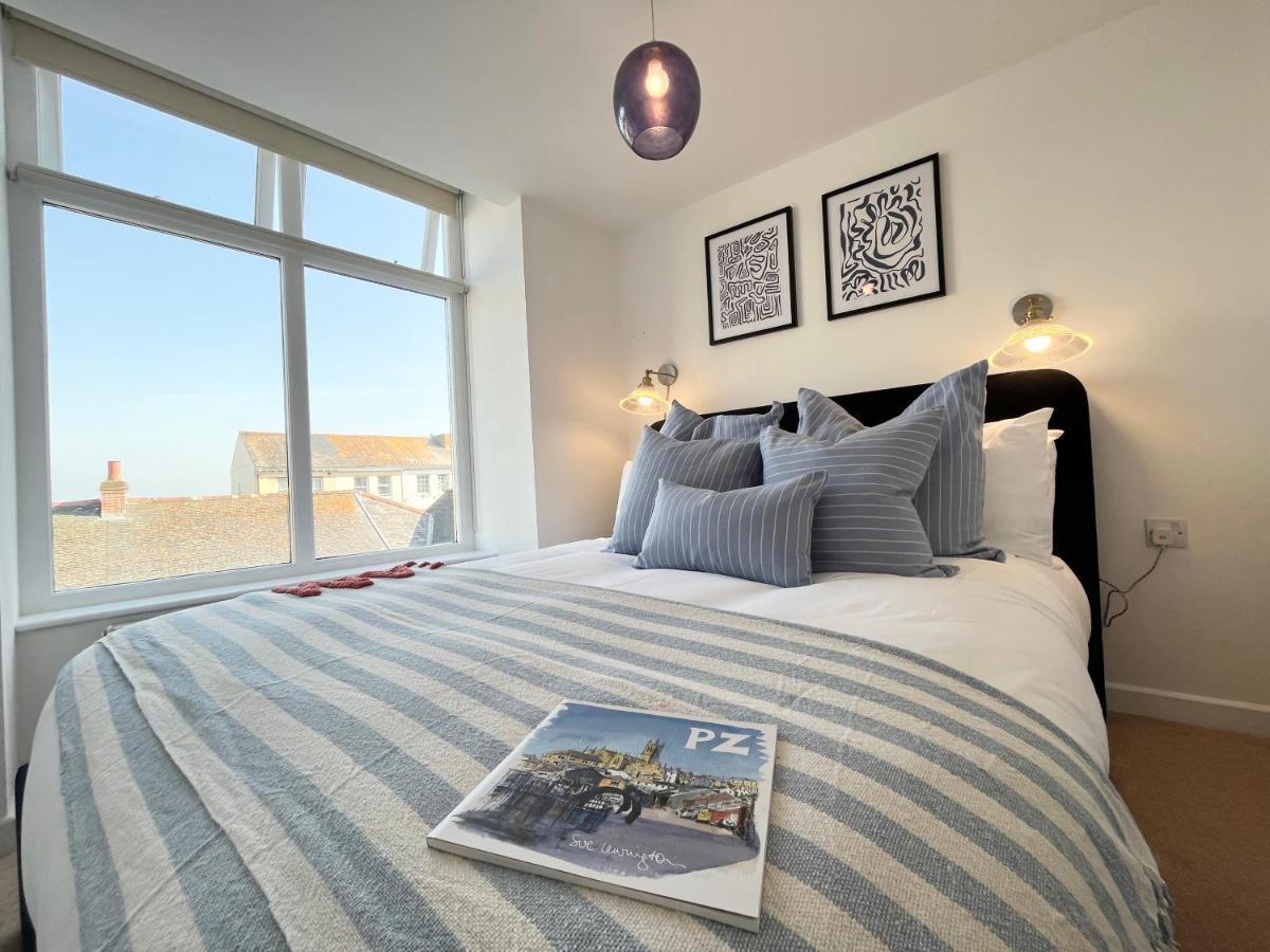 Apres Beach Apartment Sleeps 4 Penzance Exterior photo