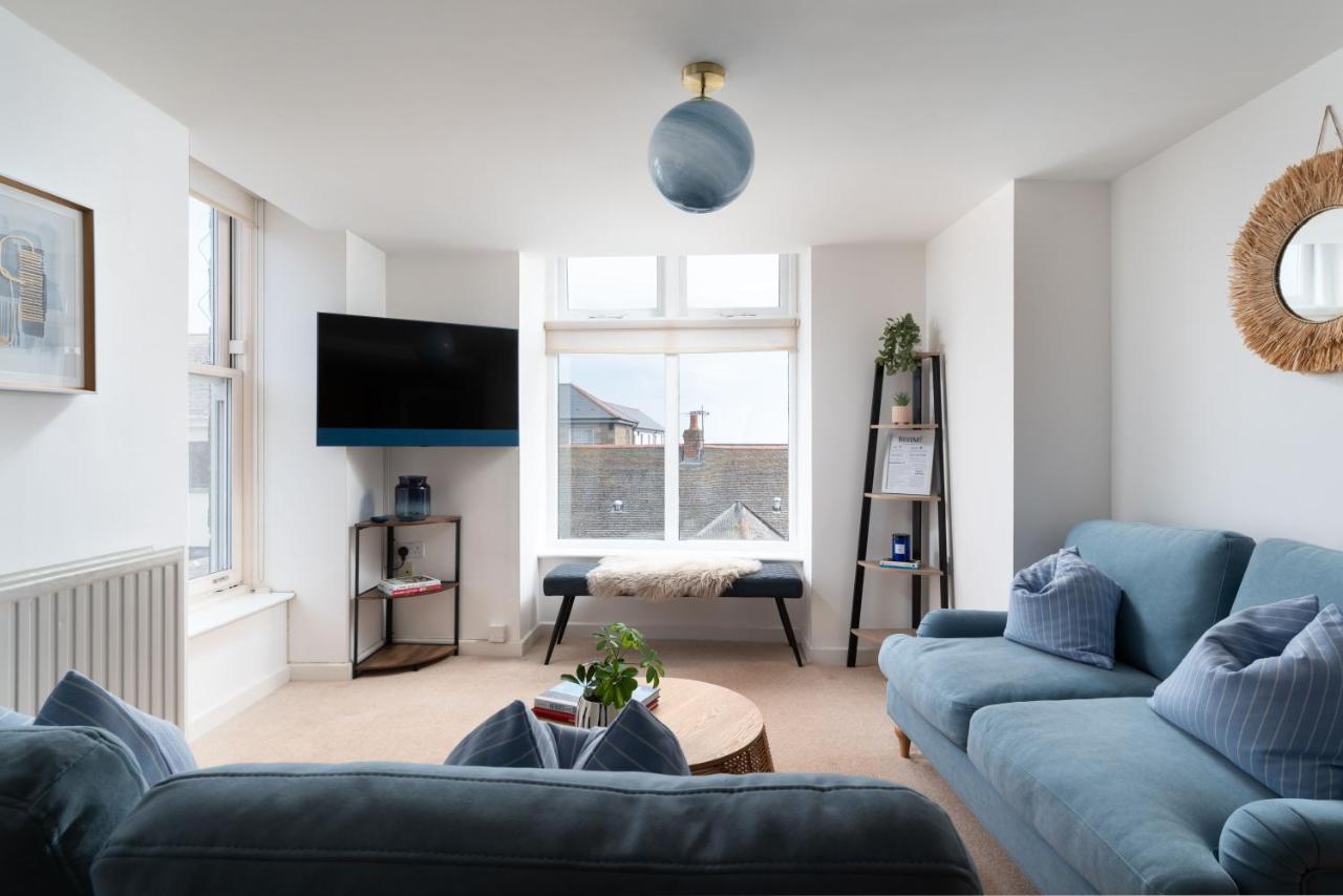 Apres Beach Apartment Sleeps 4 Penzance Exterior photo