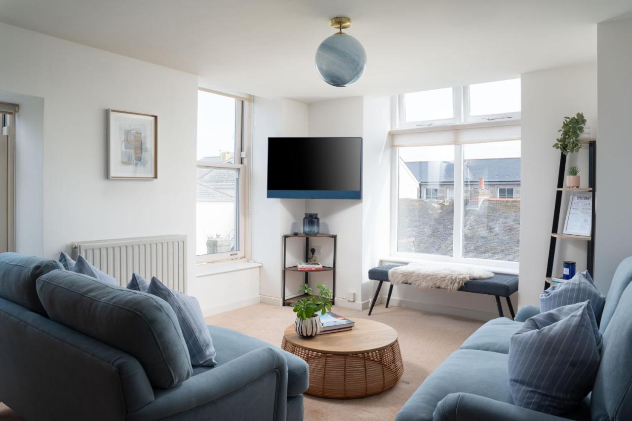 Apres Beach Apartment Sleeps 4 Penzance Exterior photo