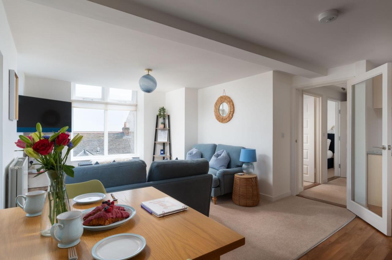 Apres Beach Apartment Sleeps 4 Penzance Exterior photo