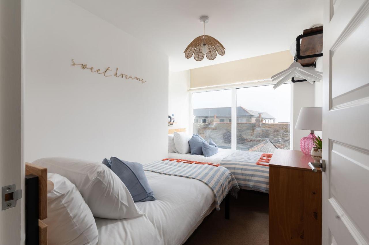 Apres Beach Apartment Sleeps 4 Penzance Exterior photo
