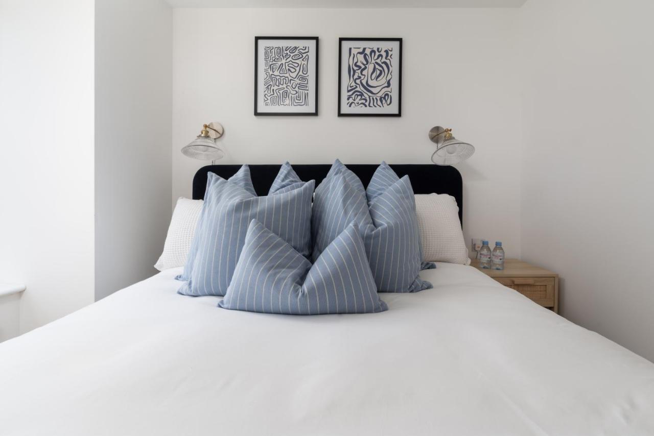 Apres Beach Apartment Sleeps 4 Penzance Exterior photo