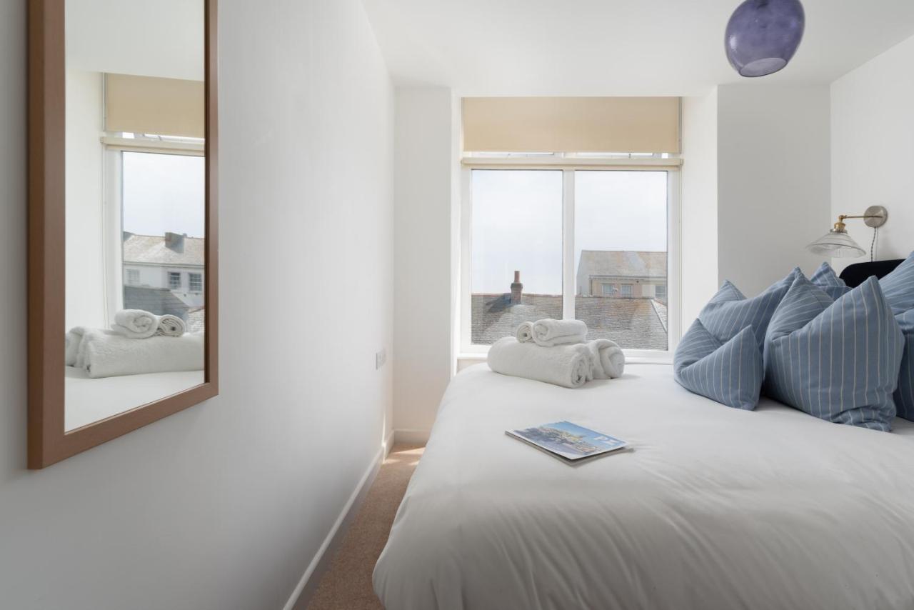 Apres Beach Apartment Sleeps 4 Penzance Exterior photo