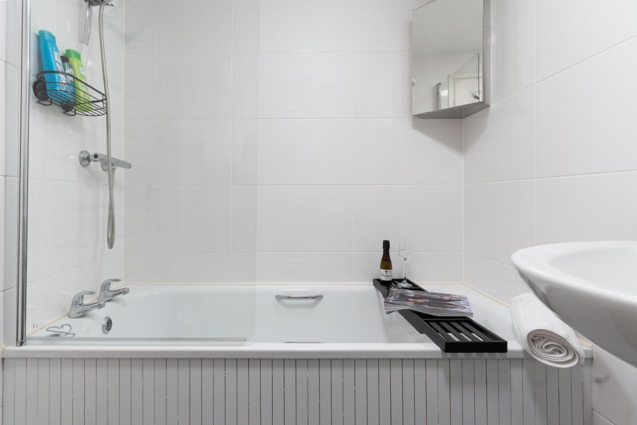 Apres Beach Apartment Sleeps 4 Penzance Exterior photo