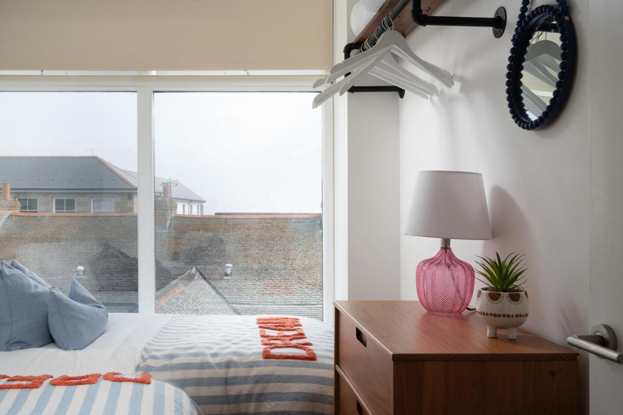 Apres Beach Apartment Sleeps 4 Penzance Exterior photo
