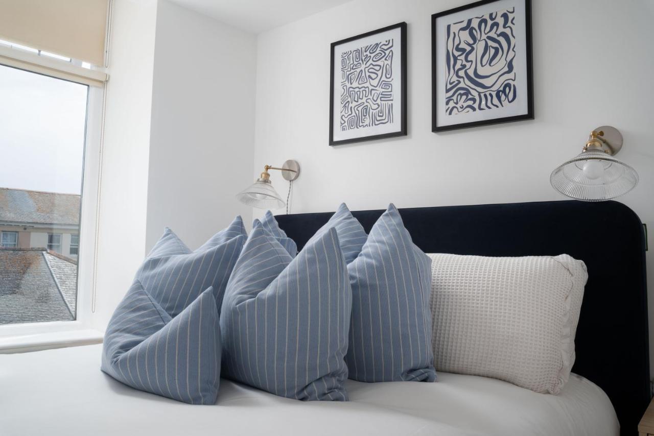 Apres Beach Apartment Sleeps 4 Penzance Exterior photo