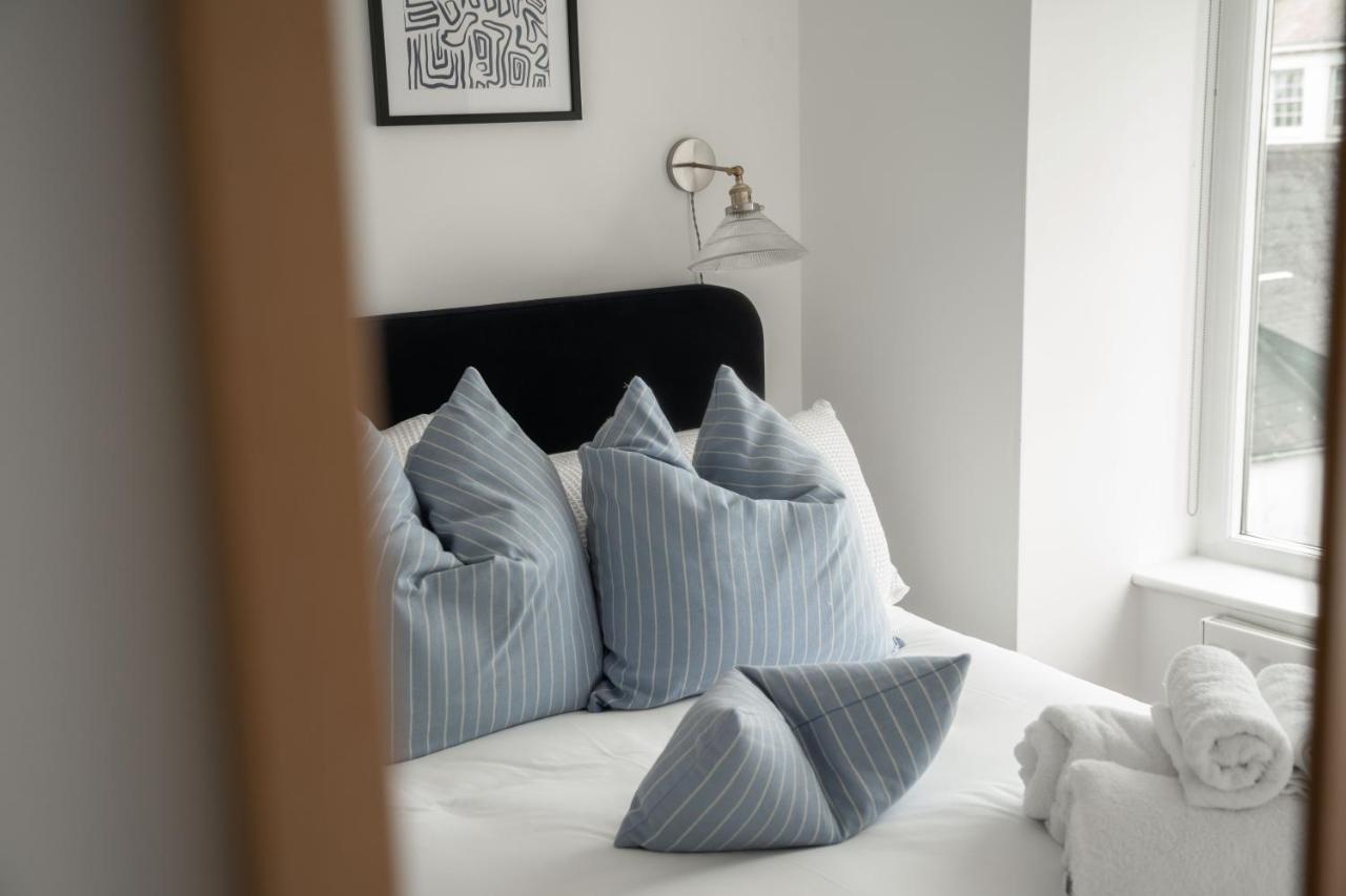 Apres Beach Apartment Sleeps 4 Penzance Exterior photo
