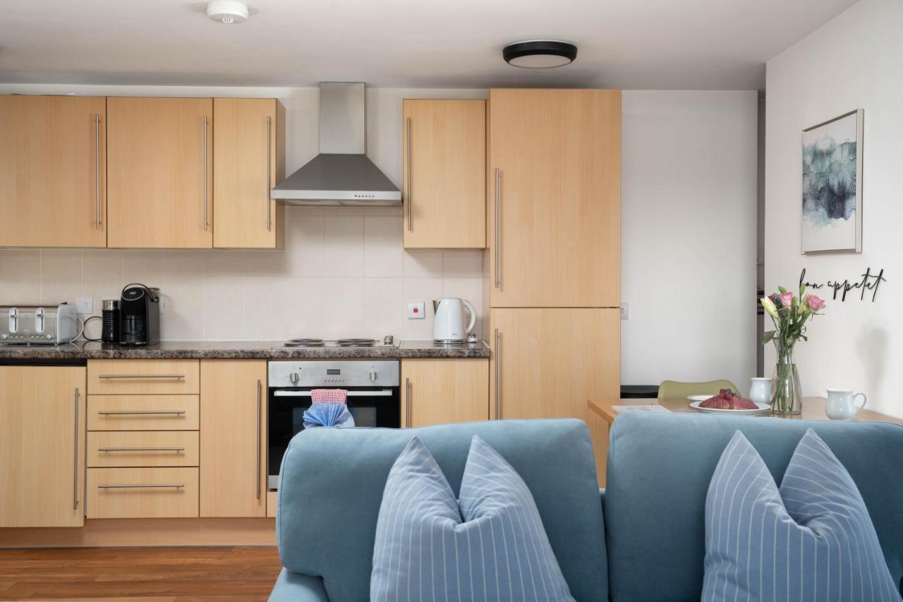 Apres Beach Apartment Sleeps 4 Penzance Exterior photo
