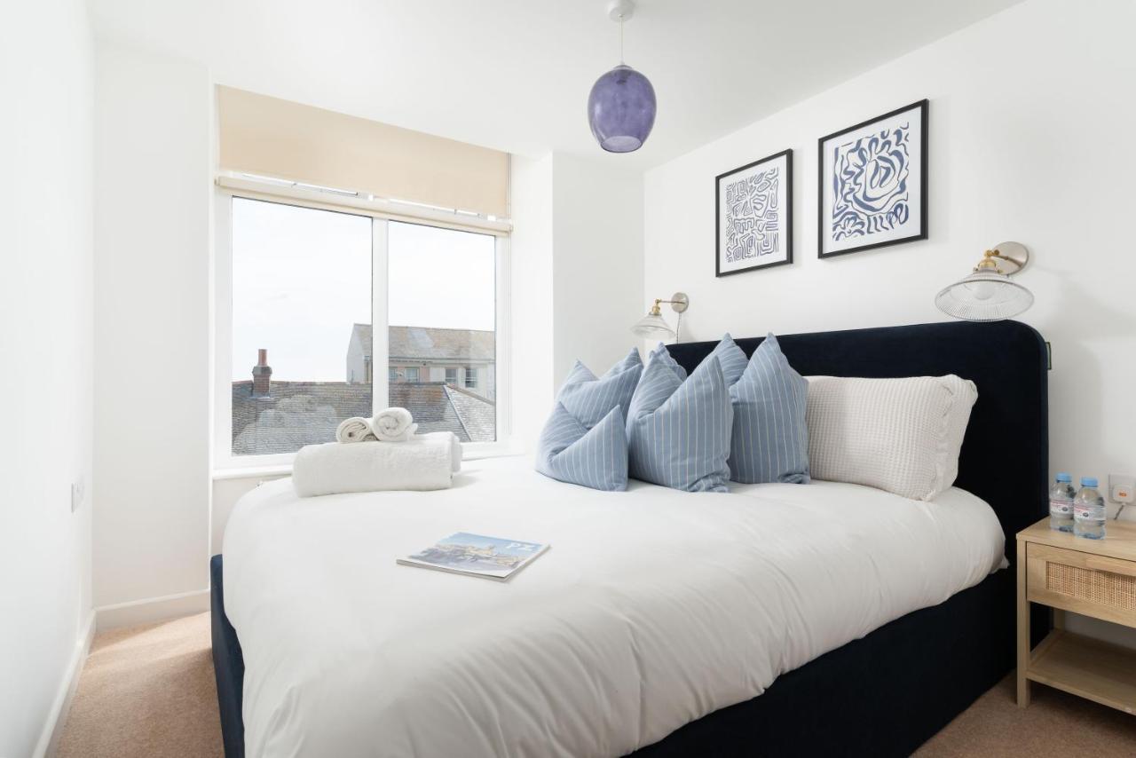 Apres Beach Apartment Sleeps 4 Penzance Exterior photo