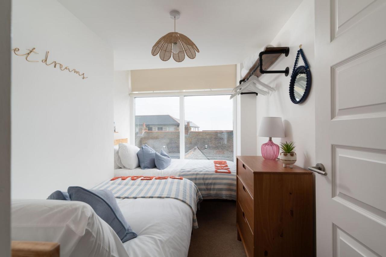 Apres Beach Apartment Sleeps 4 Penzance Exterior photo