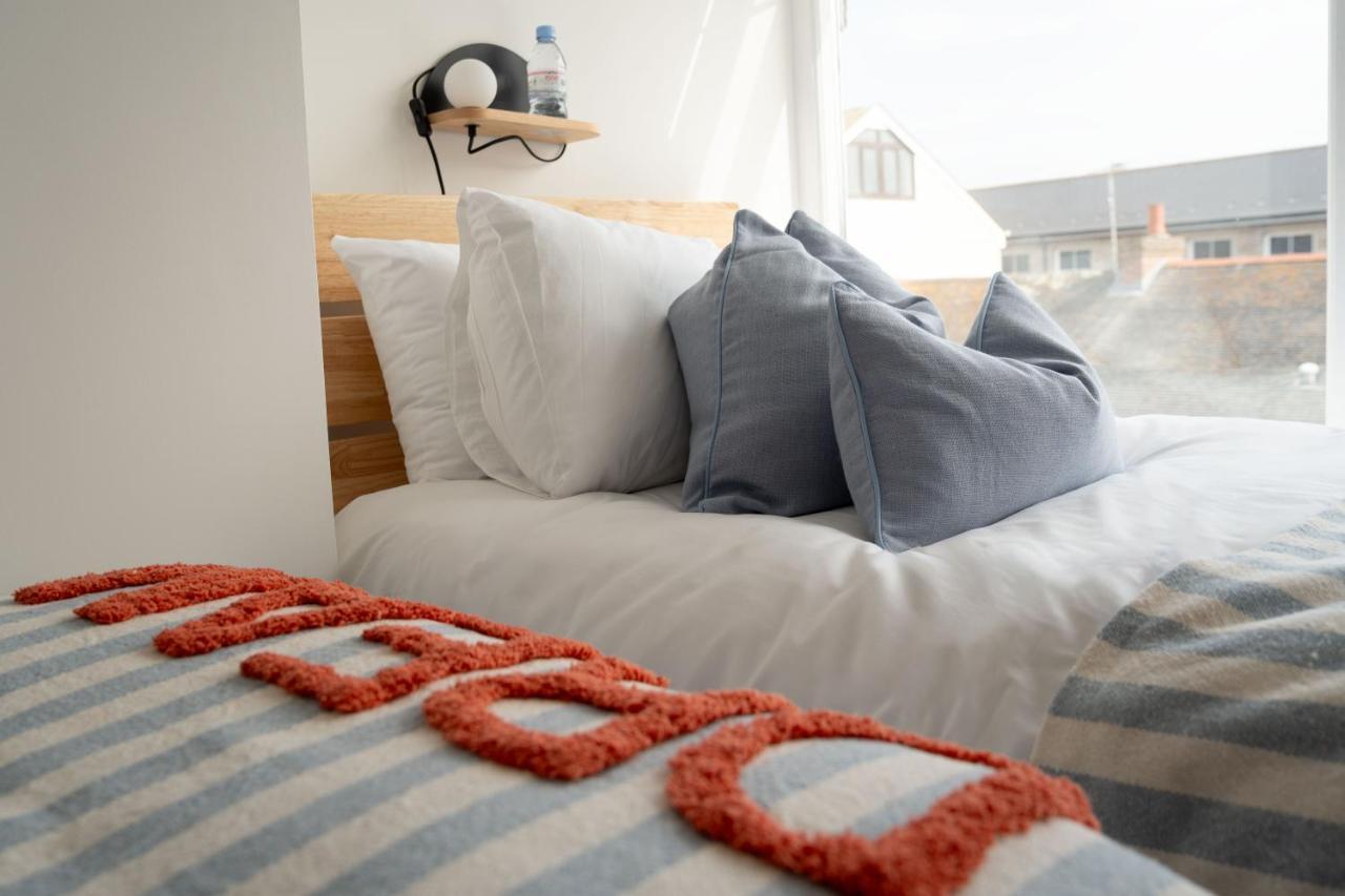 Apres Beach Apartment Sleeps 4 Penzance Exterior photo
